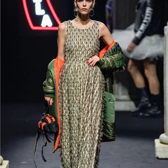 Moschino Green parka with fur trim - Picture 10 of 10